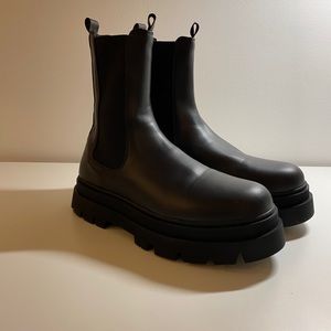 Mens Bershka boots. Size 9